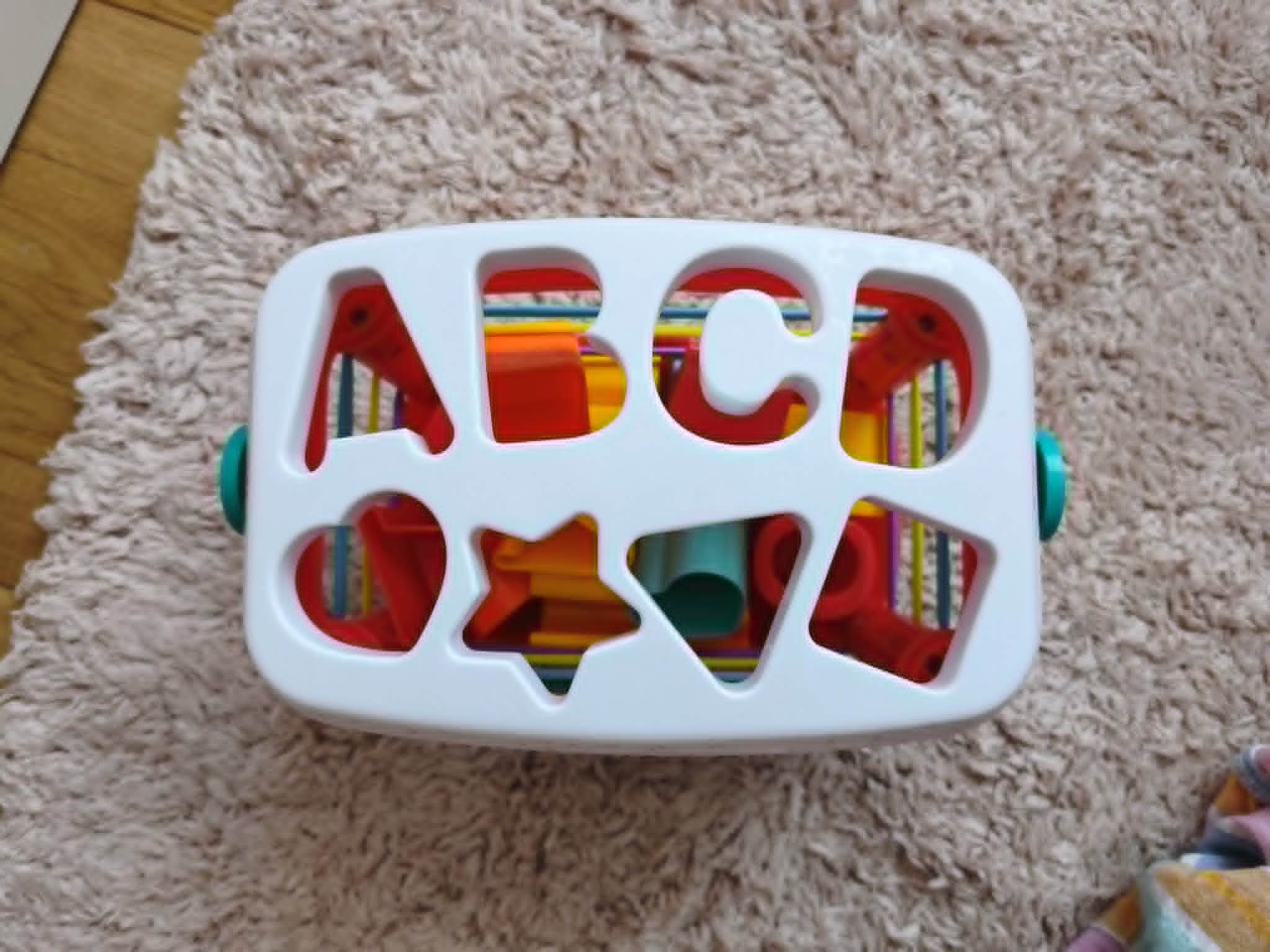 Sorter kształtów — zabawka edukacyjna Montessori dla dwulatka