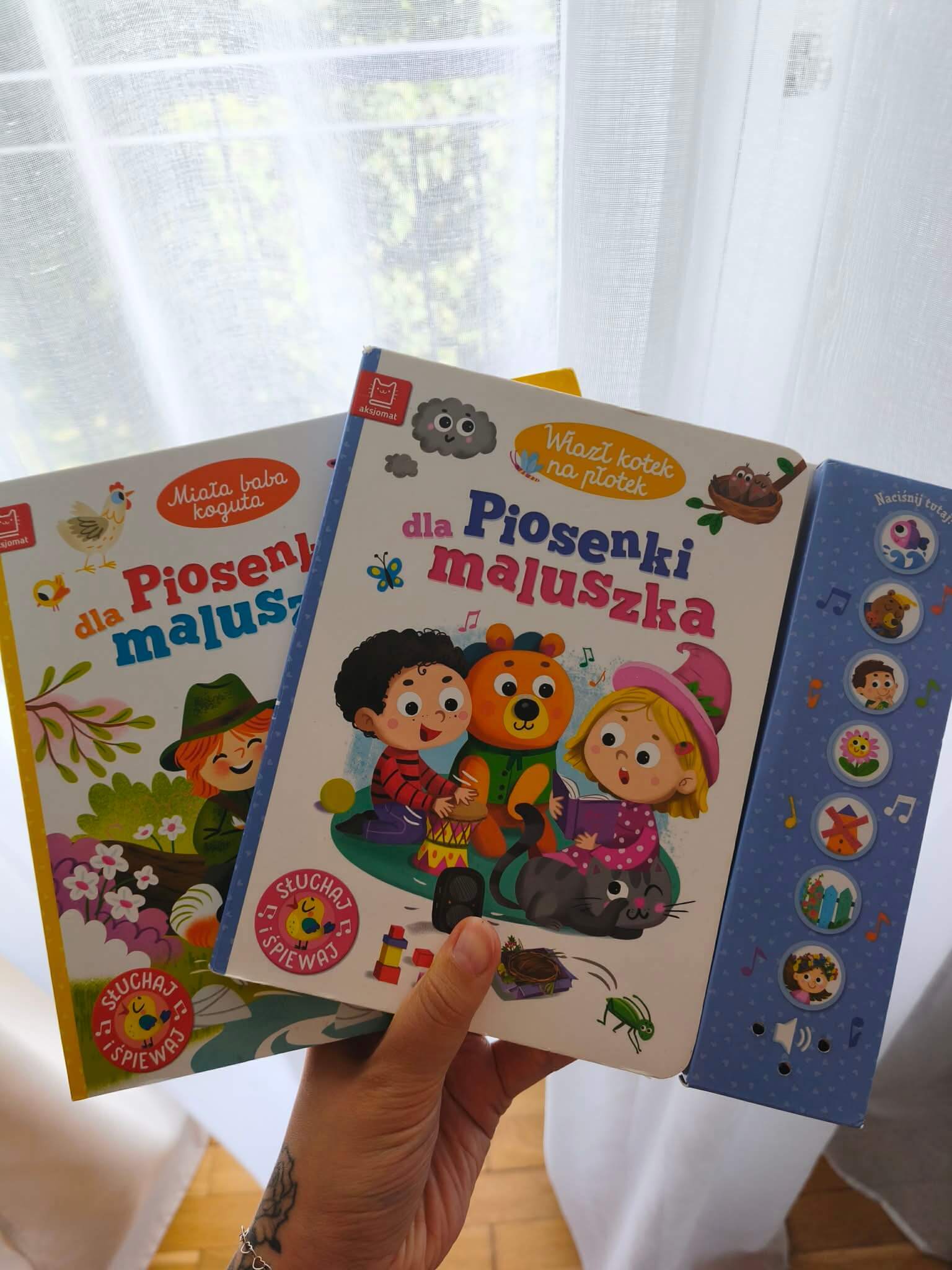 Śpiewanie i kończenie piosenek — zabawy rozwijające mowę dla 2-latka